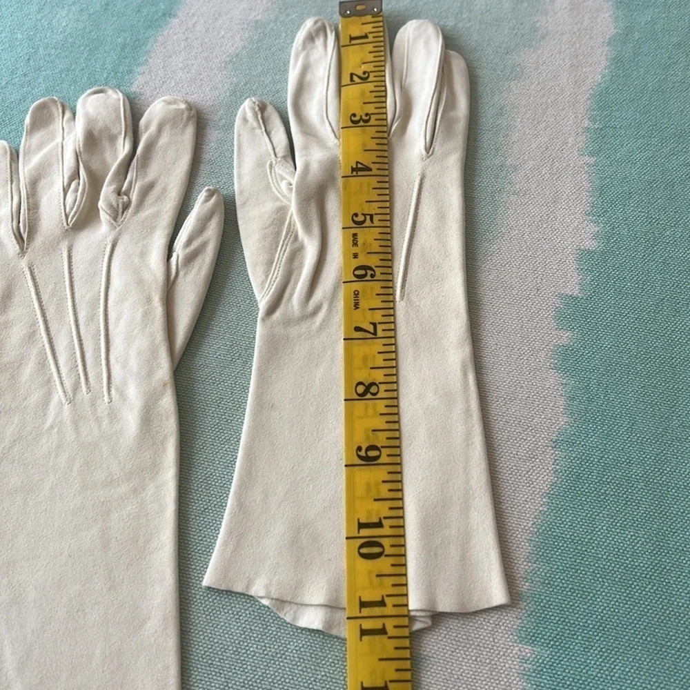 Vintage rubin gloves